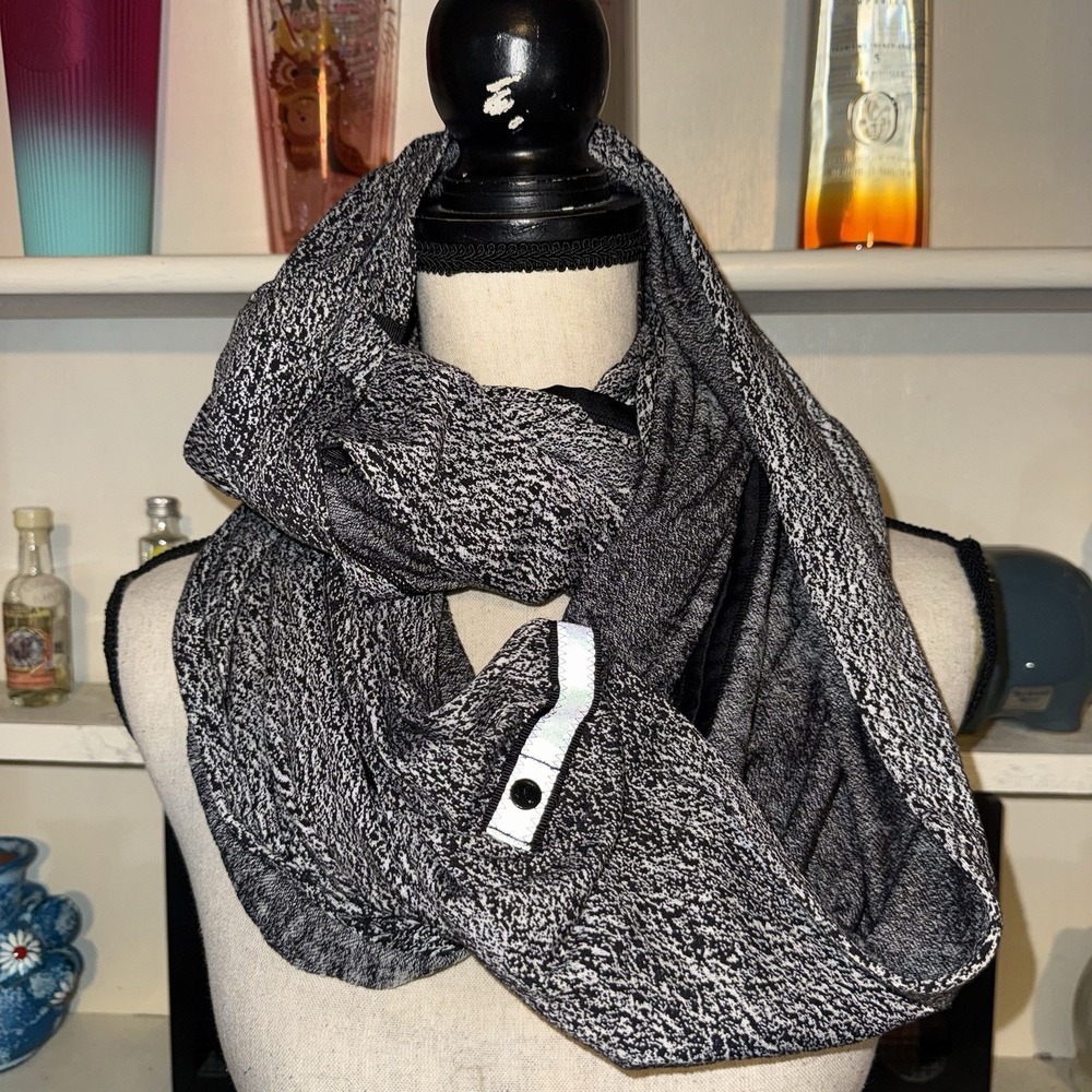 Lululemon‎ Vinyasa Grey Wearable Scarf/wrap Women's One Size